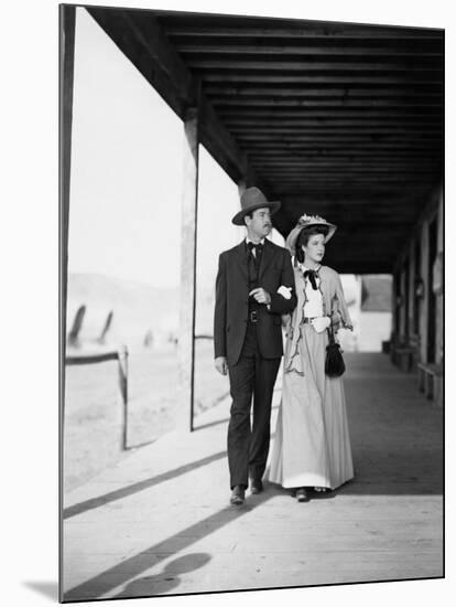 MY DARLING CLEMENTINE, 1946 directed by JOHN FORD Heny Fonda and Cathy Downs (b/w photo)-null-Mounted Photo