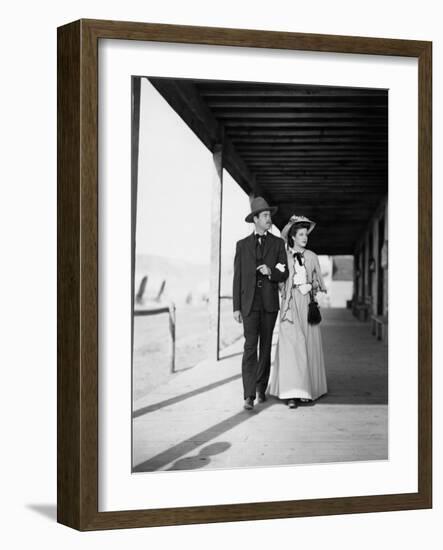 MY DARLING CLEMENTINE, 1946 directed by JOHN FORD Heny Fonda and Cathy Downs (b/w photo)-null-Framed Photo