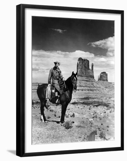 MY DARLING CLEMENTINE, 1946 directed by JOHN FORD Heny Fonda (b/w photo)-null-Framed Photo