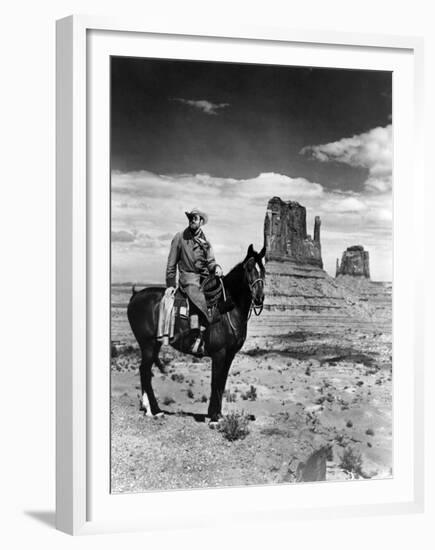 MY DARLING CLEMENTINE, 1946 directed by JOHN FORD Heny Fonda (b/w photo)-null-Framed Photo