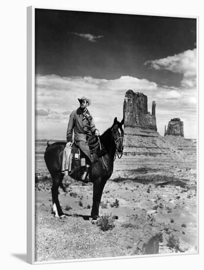 MY DARLING CLEMENTINE, 1946 directed by JOHN FORD Heny Fonda (b/w photo)-null-Framed Photo