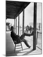 MY DARLING CLEMENTINE, 1946 directed by JOHN FORD Heny Fonda (b/w photo)-null-Mounted Photo