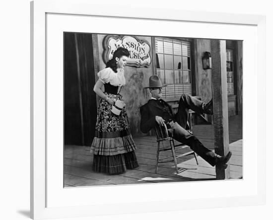 MY DARLING CLEMENTINE, 1946 directed by JOHN FORD Linda Darnell and Henry Fonda (b/w photo)-null-Framed Photo