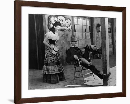 MY DARLING CLEMENTINE, 1946 directed by JOHN FORD Linda Darnell and Henry Fonda (b/w photo)-null-Framed Photo