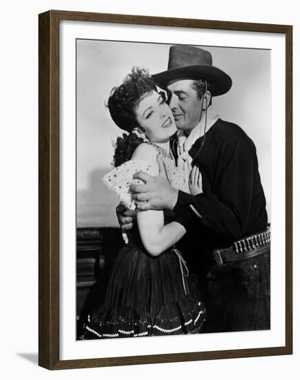 MY DARLING CLEMENTINE, 1946 directed by JOHN FORD Linda Darnell and Victor Mature (b/w photo)-null-Framed Photo