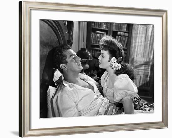 MY DARLING CLEMENTINE, 1946 directed by JOHN FORD Victor Mature and Linda Darnell (b/w photo)-null-Framed Photo