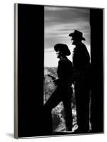 MY DARLING CLEMENTINE, 1946 directed by JOHN FORD Victor Mature and Ward Bond (b/w photo)-null-Framed Photo