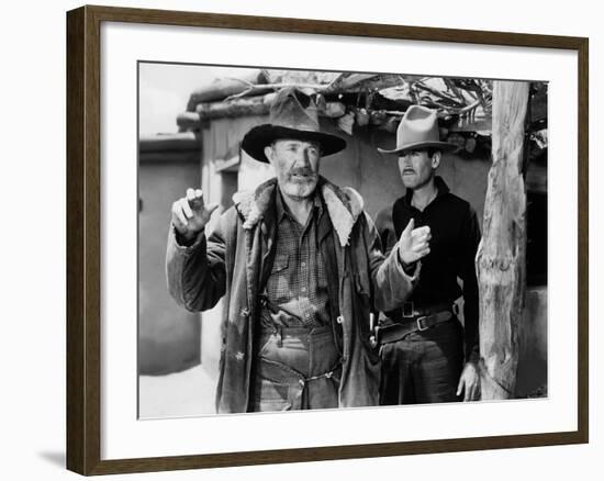 MY DARLING CLEMENTINE, 1946 directed by JOHN FORD Walter Brennan and Heny Fonda (b/w photo)-null-Framed Photo