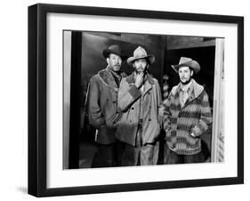 MY DARLING CLEMENTINE, 1946 directed by JOHN FORD Ward Bond, Henry Fonda and Tim Holt (b/w photo)-null-Framed Photo