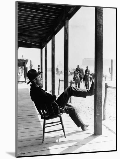 My Darling Clementine, Henry Fonda As Wyatt Earp, 1946-null-Mounted Photo