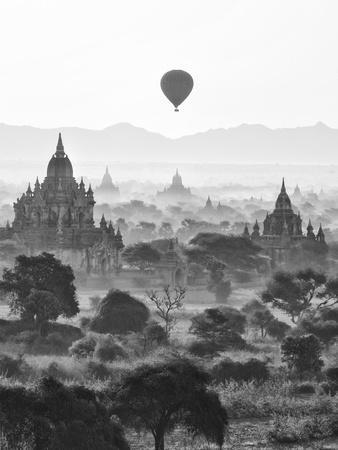 Hot Air Ballooning Posters & Wall Art Prints | AllPosters.com