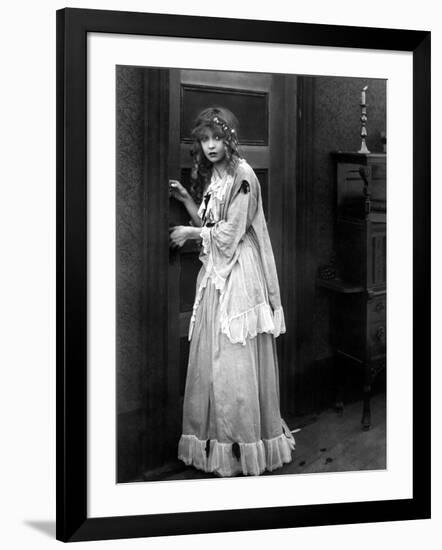 Naissance d'une nation The Birth of a Nation by D.W. Griffith with Dorothy Gish (1898 - 1968)., 191-null-Framed Photo