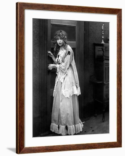 Naissance d'une nation The Birth of a Nation by D.W. Griffith with Dorothy Gish (1898 - 1968)., 191-null-Framed Photo