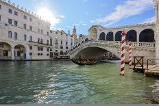 A gondolier rowing under Rialto Bridge in Venice, UNESCO World Heritage Site, Veneto, Italy, Europe-Nando Machado-Framed Stretched Canvas