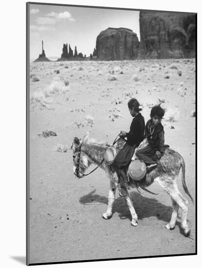 Native American Indian Children-Loomis Dean-Mounted Photographic Print