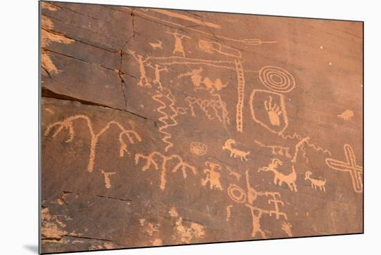 Native American Petroglyphs, Valley of Fire State Park, Nevada, Usa-Ethel Davies-Mounted Photographic Print