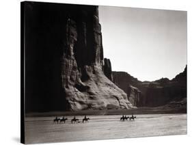 Navajos: Canyon De Chelly, 1904-Edward S^ Curtis-Stretched Canvas