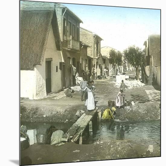 Near Valencia (Spain), Women Washing Laundry in a Street of Cabanal, Circa 1885-1890-Leon, Levy et Fils-Mounted Photographic Print