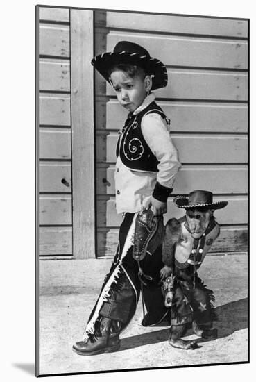 Neg:64518Pl Un Jeune Cow Boy Et Le Singe Savant Au Far West Le 27 Septembre 1960-null-Mounted Photo