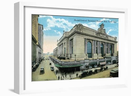 New York City, New York - Exterior View of Grand Central-Lantern Press-Framed Art Print