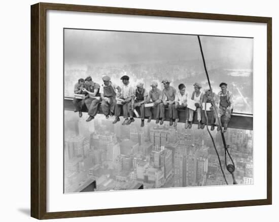 New York Construction Workers Lunching on a Crossbeam-null-Framed Photographic Print