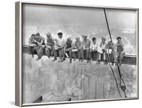 New York Construction Workers Lunching on a Crossbeam-null-Framed Photographic Print