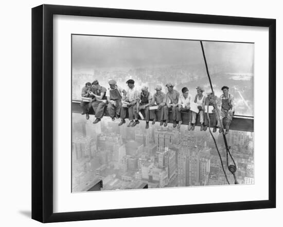 New York Construction Workers Lunching on a Crossbeam-null-Framed Photographic Print