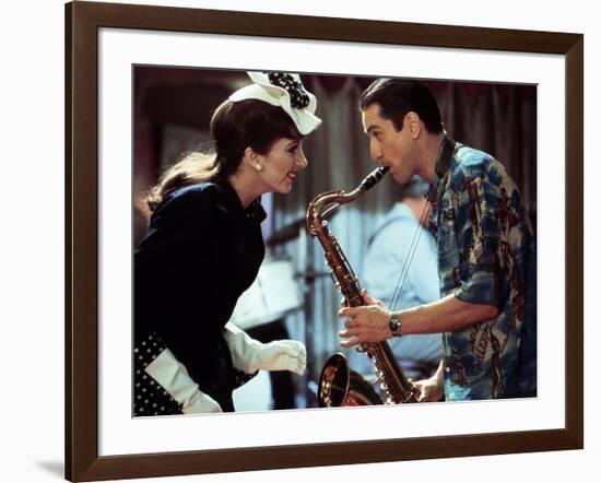 NEW-YORK NEW-YORK, 1980 directed by MARTIN SCORSESE Liza Minnelli and Robert by Niro (photo)-null-Framed Photo