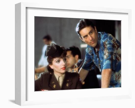 NEW-YORK NEW-YORK, 1980 directed by MARTIN SCORSESE Liza Minnelli and Robert by Niro (photo)-null-Framed Photo