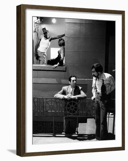 NEW-YORK NEW-YORK, 1980 directed by MARTIN SCORSESE On the set, Robert by Niro and his director Mar-null-Framed Photo