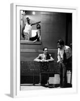 NEW-YORK NEW-YORK, 1980 directed by MARTIN SCORSESE On the set, Robert by Niro and his director Mar-null-Framed Photo