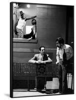 NEW-YORK NEW-YORK, 1980 directed by MARTIN SCORSESE On the set, Robert by Niro and his director Mar-null-Framed Photo