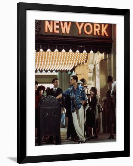 NEW-YORK NEW-YORK, 1980 directed by MARTIN SCORSESE Robert by Niro (photo)-null-Framed Photo