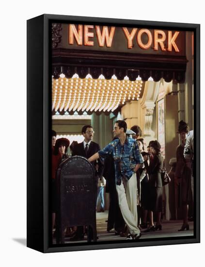 NEW-YORK NEW-YORK, 1980 directed by MARTIN SCORSESE Robert by Niro (photo)-null-Framed Stretched Canvas