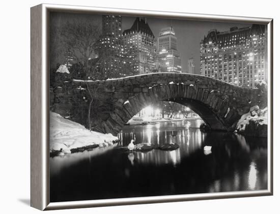 New York Pond in Winter-Bettmann-Framed Photographic Print