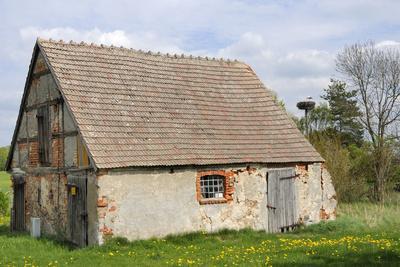 Small Traditional Barn