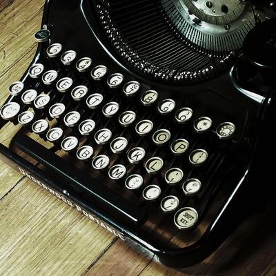 American Antiques: Typewriter
