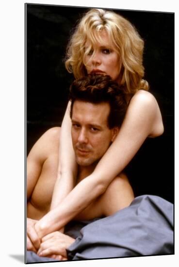 NINE 1/2 WEEKS, 1986 directed by ADRIAN LYNE Kim Basinger and Mickey Rourke (photo)-null-Mounted Photo