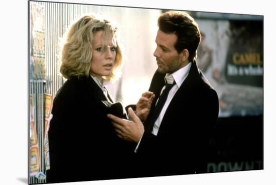 NINE 1/2 WEEKS, 1986 directed by ADRIAN LYNE Kim Basinger and Mickey Rourke (photo)-null-Mounted Photo