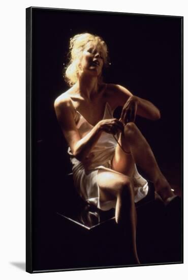 NINE 1/2 WEEKS, 1986 directed by ADRIAN LYNE Kim Basinger (photo)-null-Framed Photo