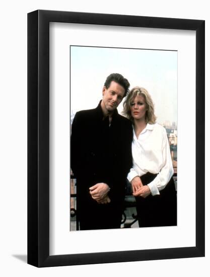 NINE 1/2 WEEKS, 1986 directed by ADRIAN LYNE Mickey Rourke and Kim Basinger (photo)-null-Framed Photo