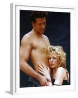NINE 1/2 WEEKS, 1986 directed by ADRIAN LYNE Mickey Rourke and Kim Basinger (photo)-null-Framed Photo