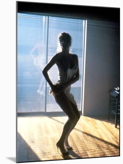 Nine 1/2 Weeks, Kim Basinger, Directed by Adrian Lyne, 1986-null-Mounted Photo
