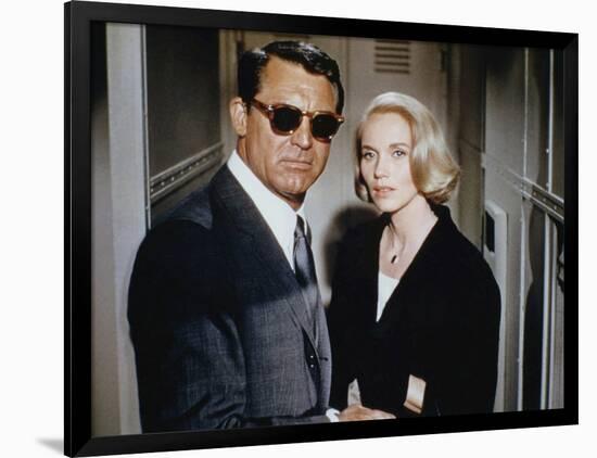 NORTH BY NORTHWEST, 1959 directed by ALFRED HITCHCOCK Cary Grant / Eva Marie Saint (photo)-null-Framed Photo