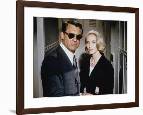 NORTH BY NORTHWEST, 1959 directed by ALFRED HITCHCOCK Cary Grant / Eva Marie Saint (photo)-null-Framed Photo