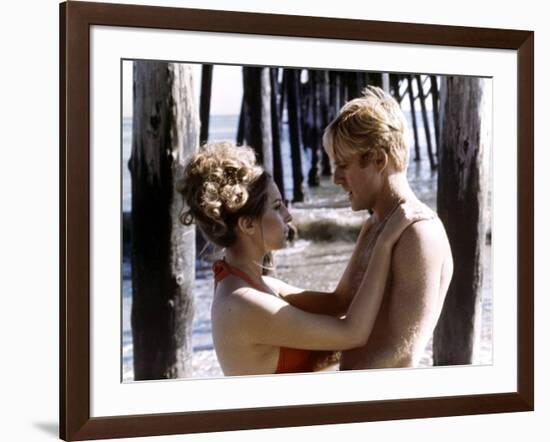 Nos plus Belles Annees THE WAY WE WERE by Sydney Pollack with Robert Redford and Barbra Streisand,-null-Framed Photo