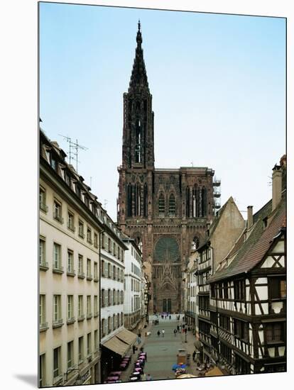 Notre Dame Cathedral, Strasbourg, Begun in Romanesque Style in 1015, Gothic Building, 1176-1439-null-Mounted Giclee Print