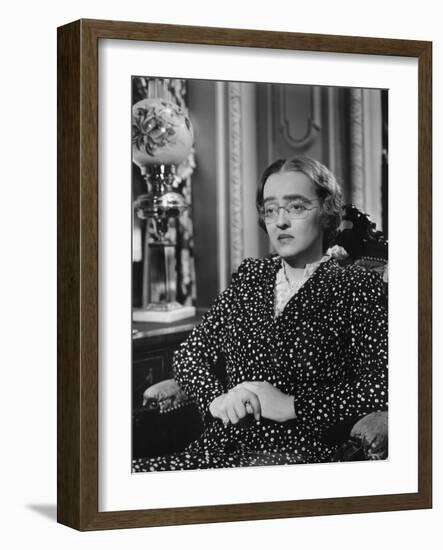 Now, Voyager, Bette Davis, 1942-null-Framed Photo