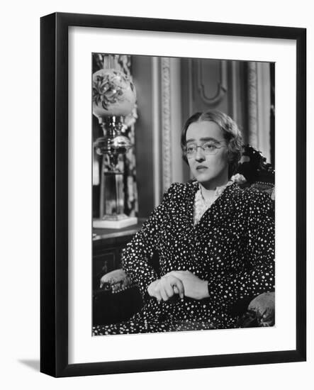 Now, Voyager, Bette Davis, 1942-null-Framed Photo