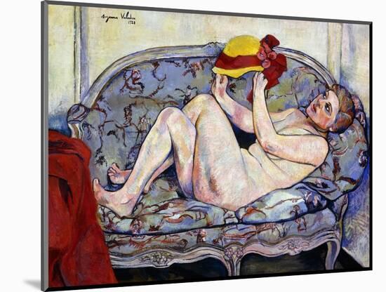 Nude Reaching on a Sofa; Nu Allonge Sur Un Canape, 1928-Suzanne Valadon-Mounted Giclee Print